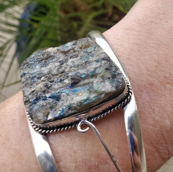 New Spectrolite (Labradorite) Feldspar Rough 925 Silver Cuff Bracelet. - Picture 12 of 14
